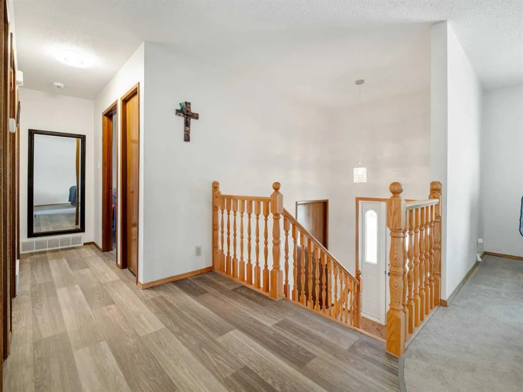 1223 St. Catherine Road N