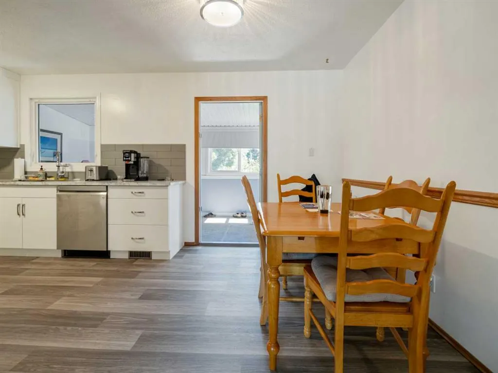 1223 St. Catherine Road N