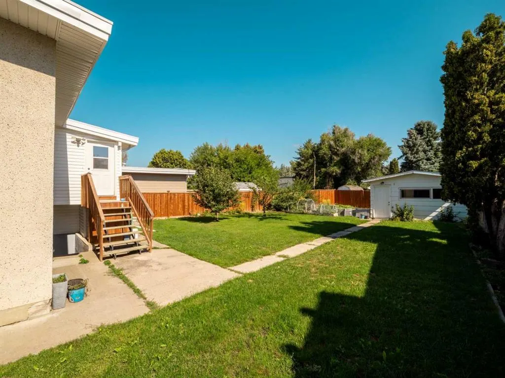 1223 St. Catherine Road N