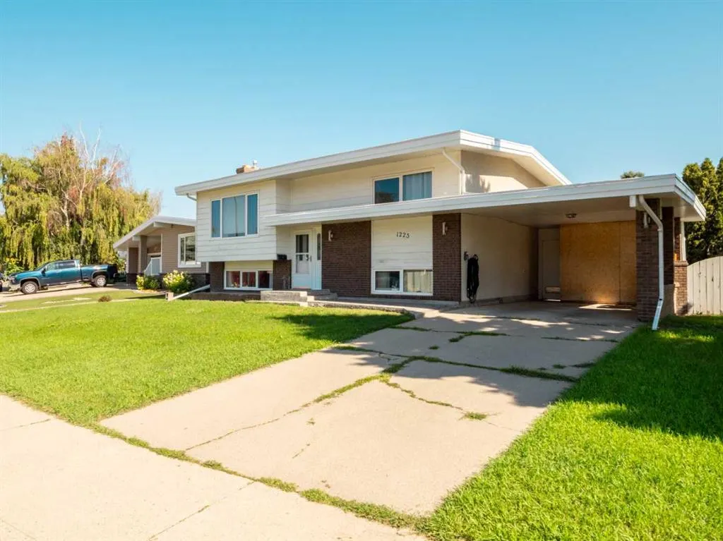1223 St. Catherine Road N
