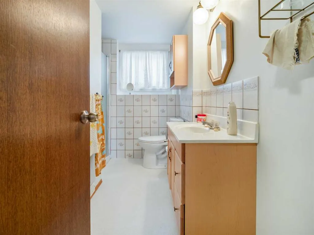 1223 St. Catherine Road N