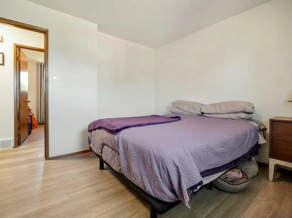 1223 St. Catherine Road N