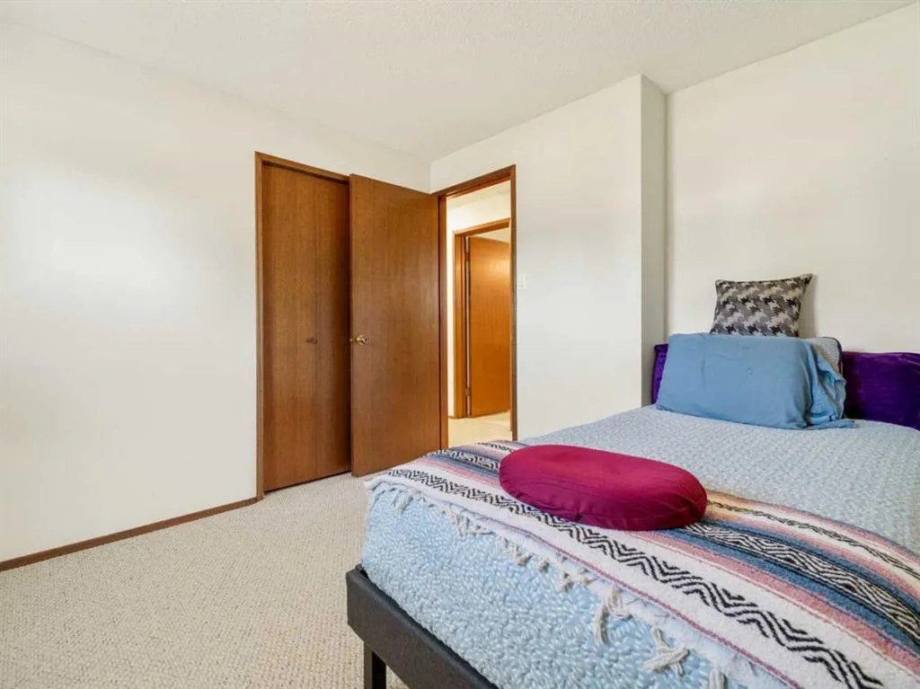 1223 St. Catherine Road N