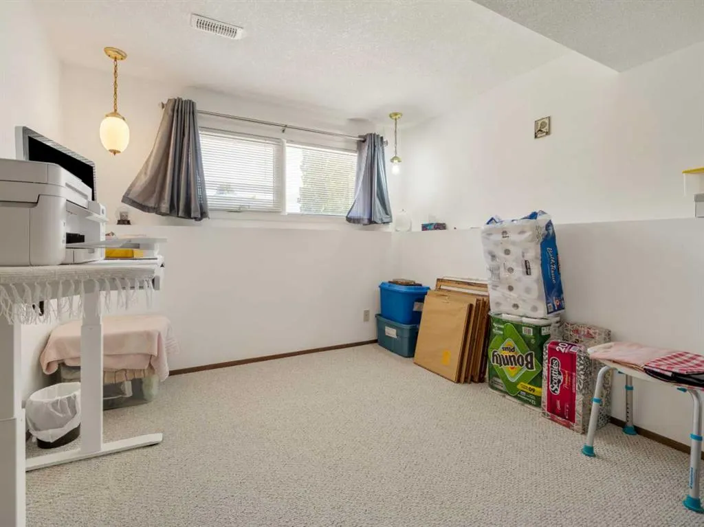 1223 St. Catherine Road N