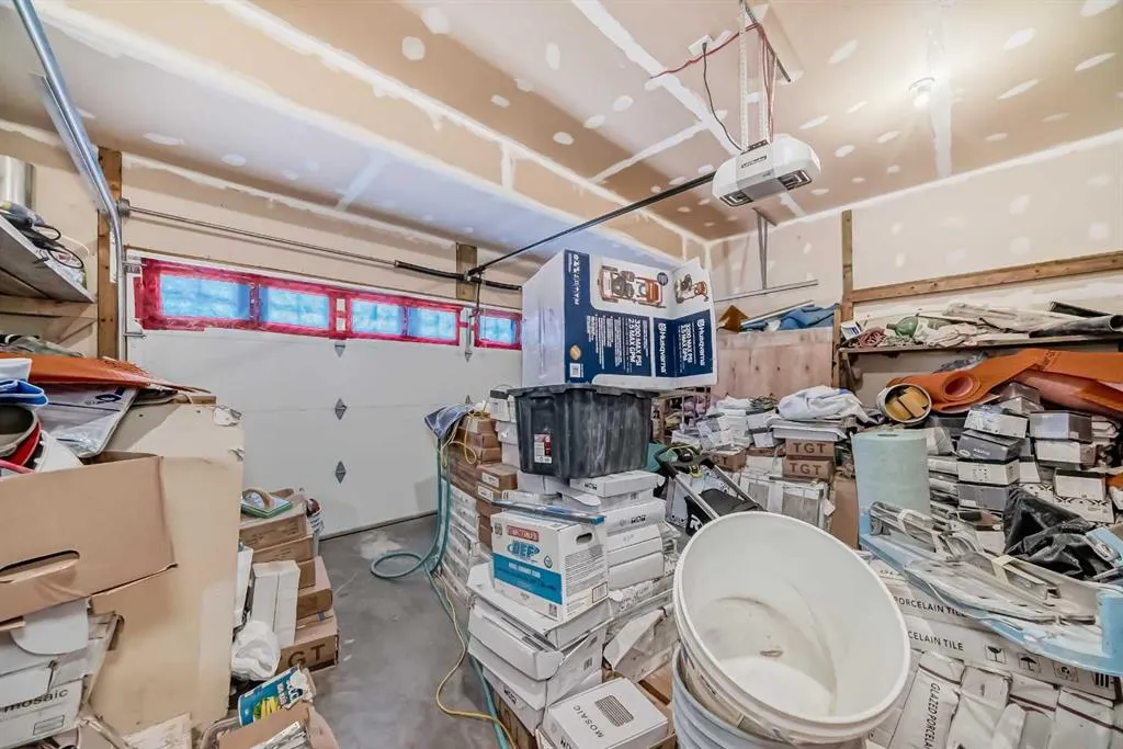 26 Saddlelake View NE