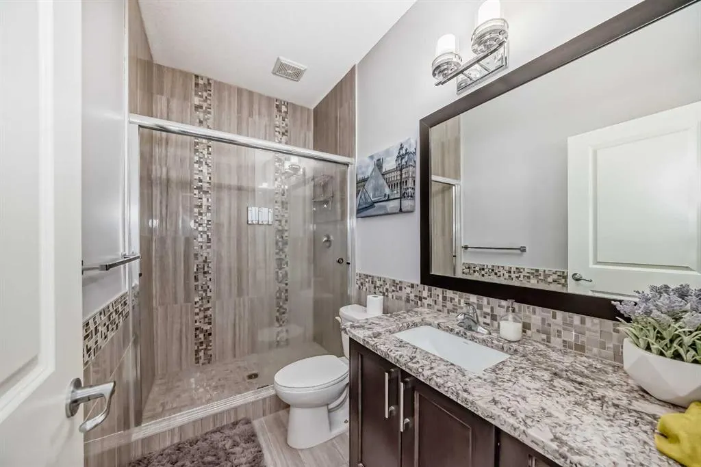 26 Saddlelake View NE