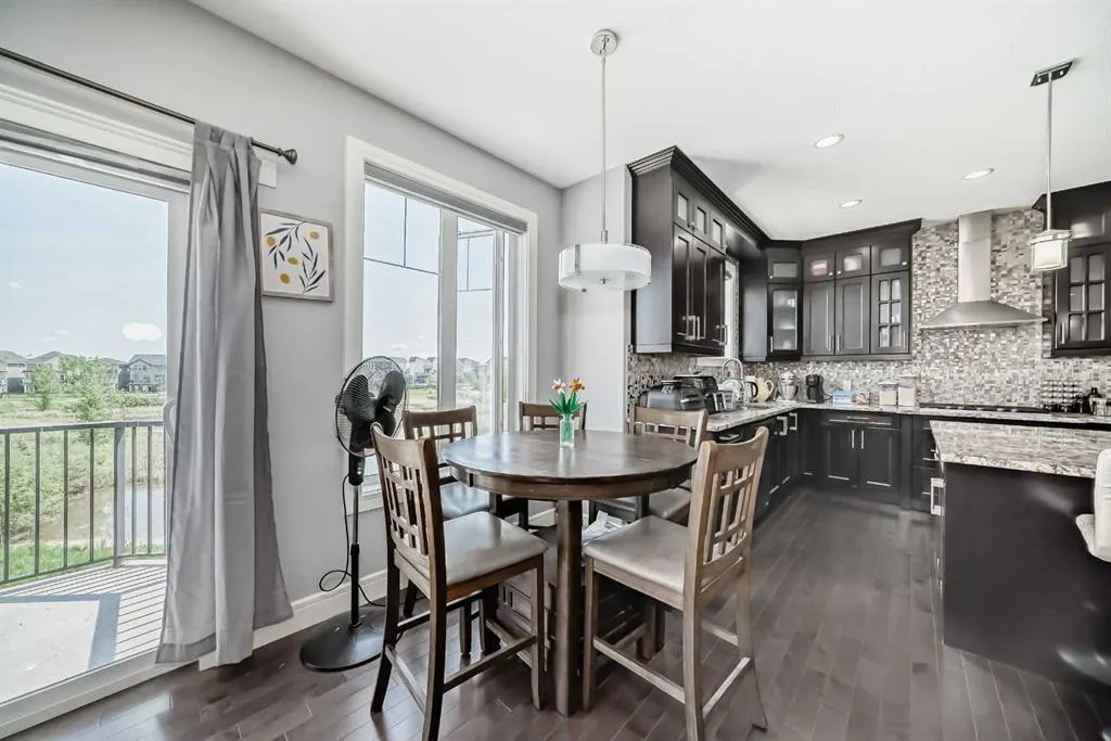 26 Saddlelake View NE