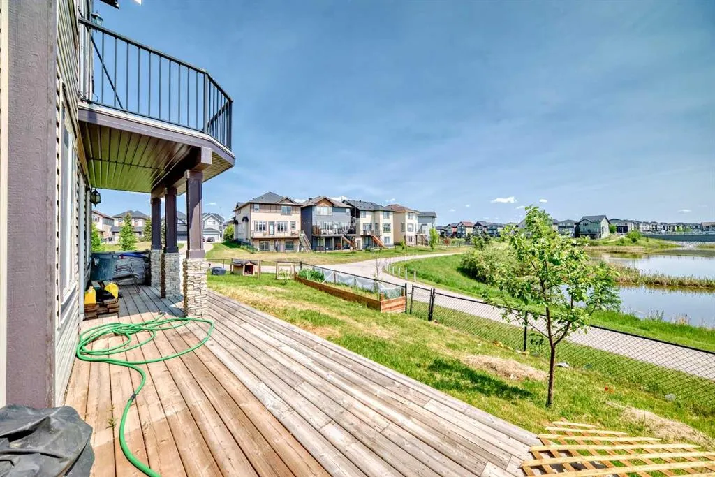 26 Saddlelake View NE