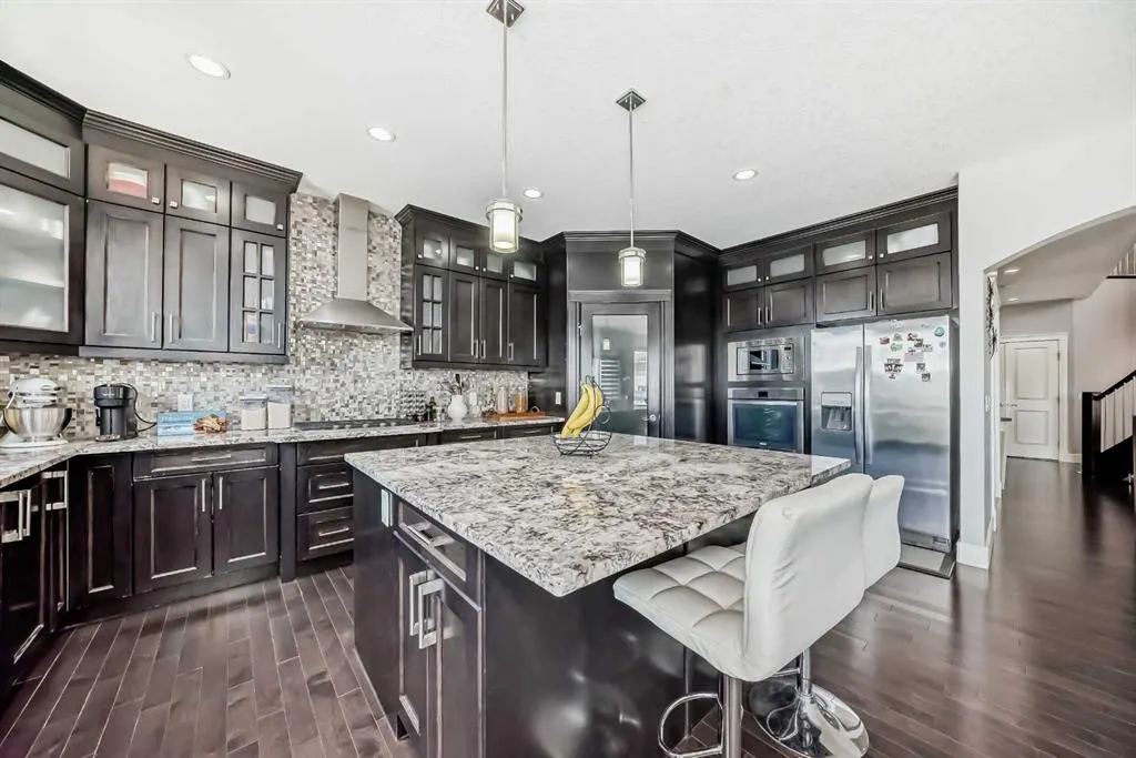 26 Saddlelake View NE