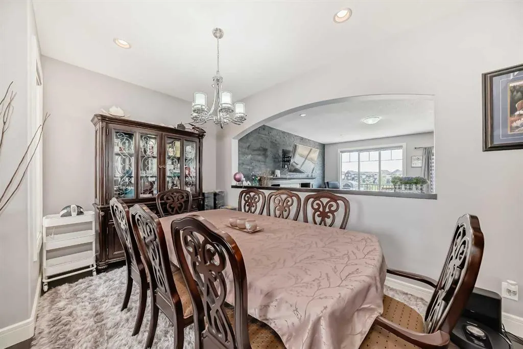 26 Saddlelake View NE