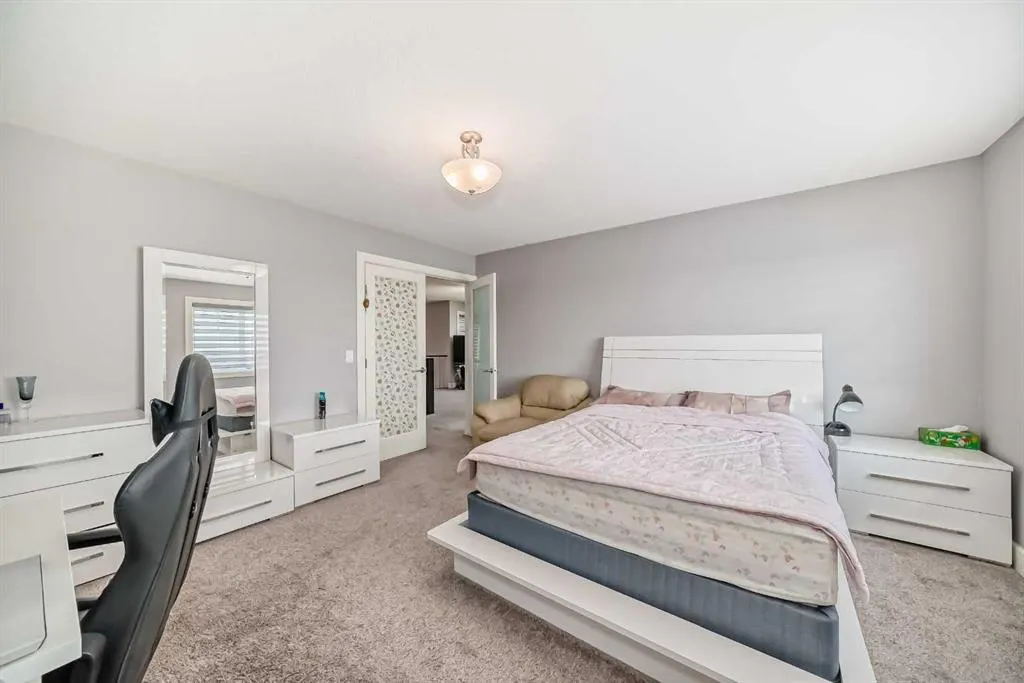 26 Saddlelake View NE