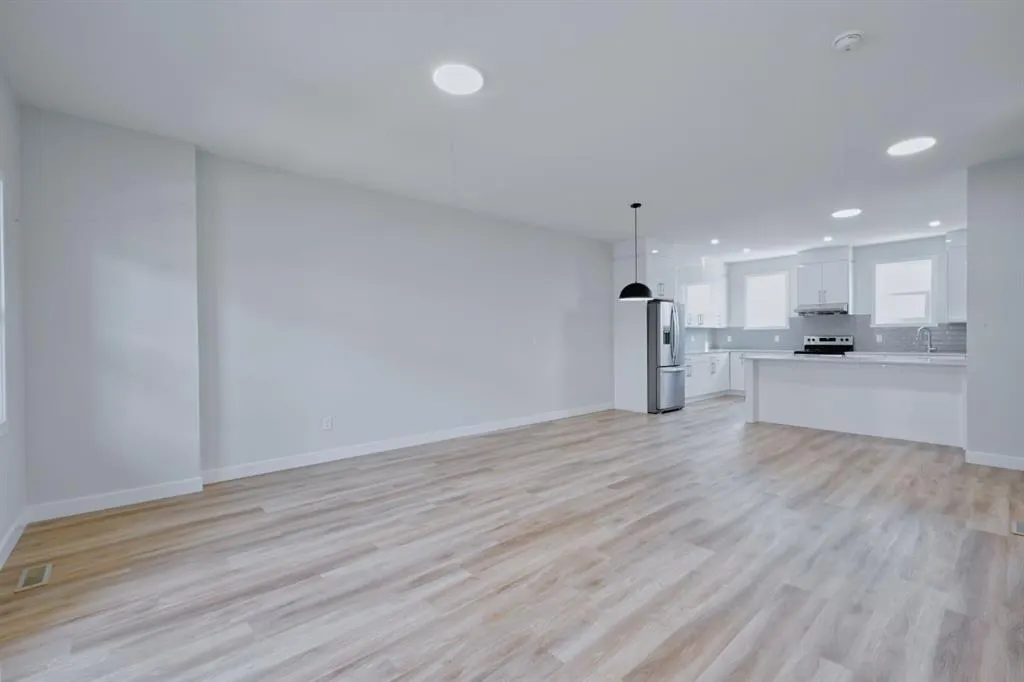 203 corner meadows Manor