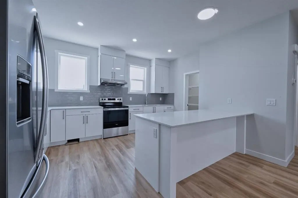 203 corner meadows Manor