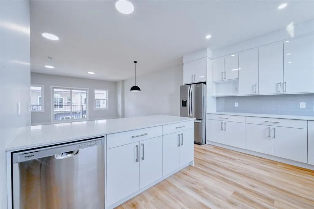 203 corner meadows Manor