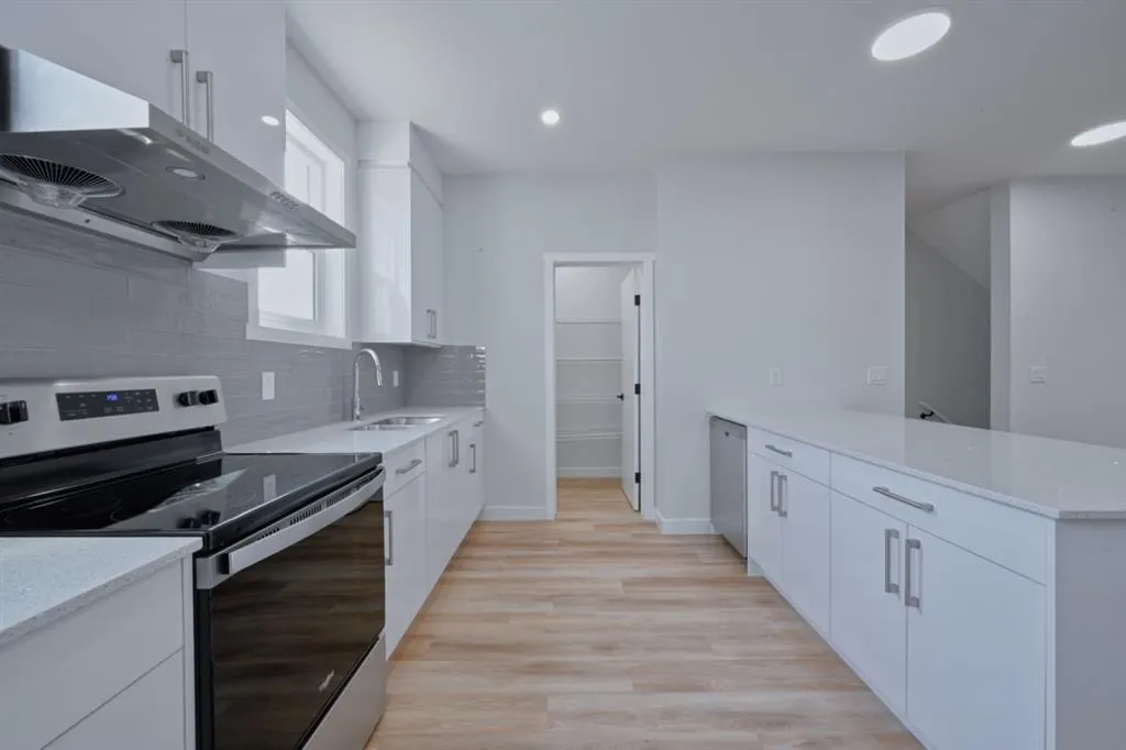 203 corner meadows Manor