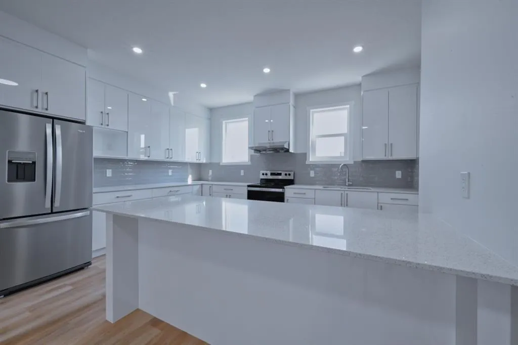 203 corner meadows Manor