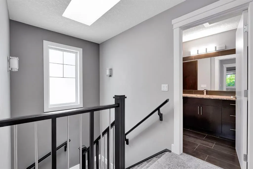 311 15 Avenue NE, #1