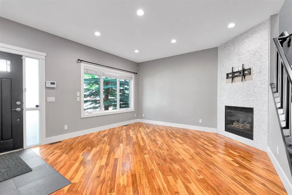 311 15 Avenue NE, #1