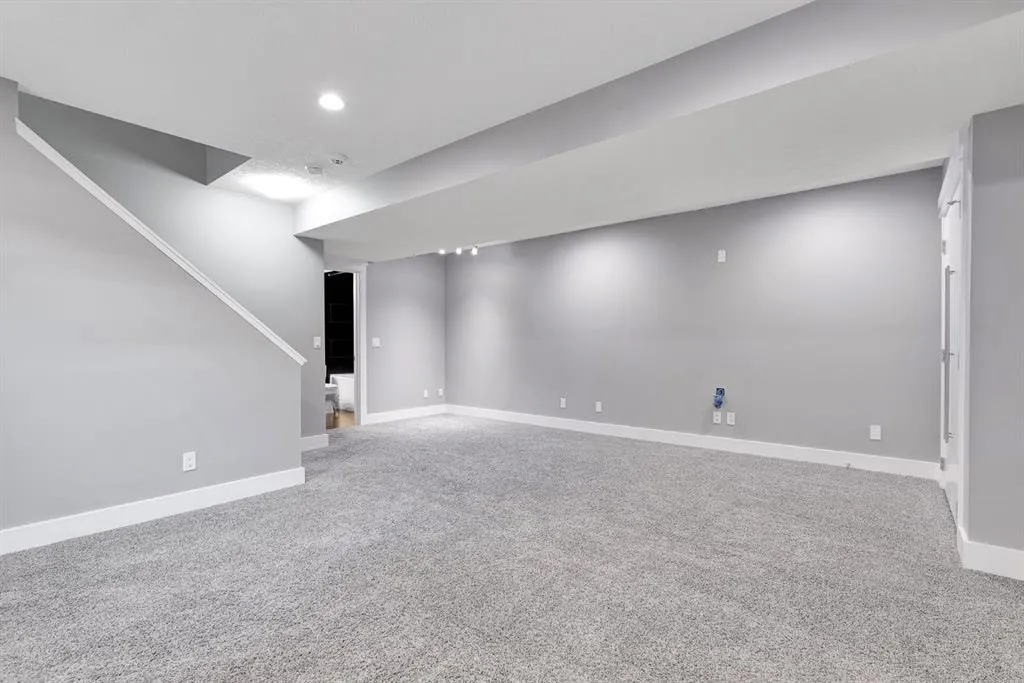 311 15 Avenue NE, #1