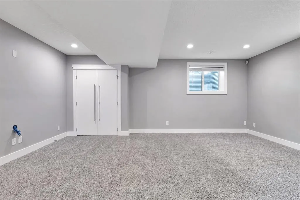 311 15 Avenue NE, #1