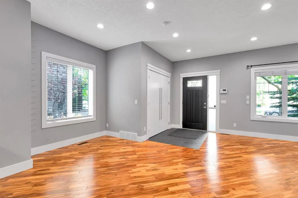 311 15 Avenue NE, #1