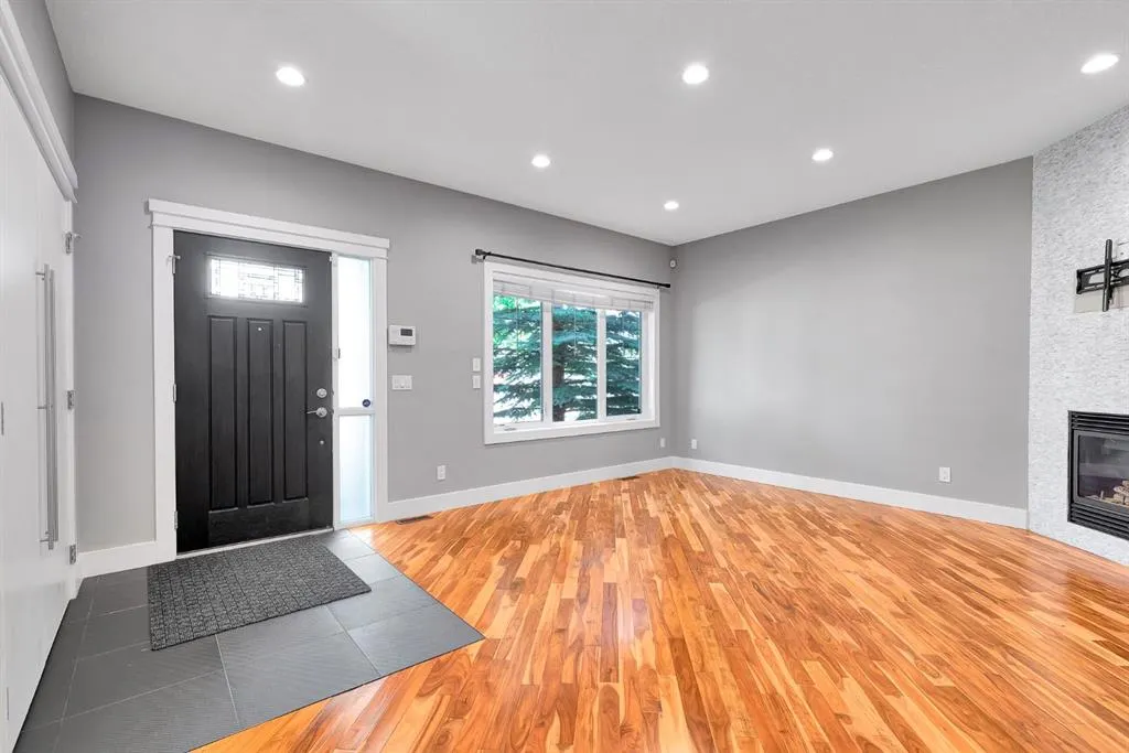 311 15 Avenue NE, #1