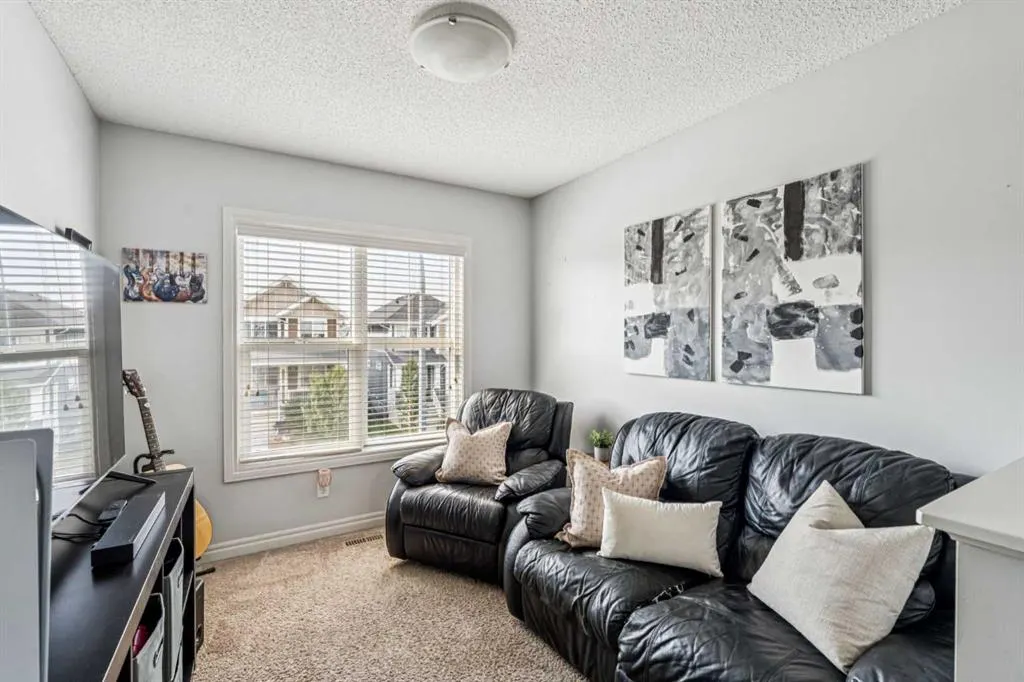 91 River Heights Green