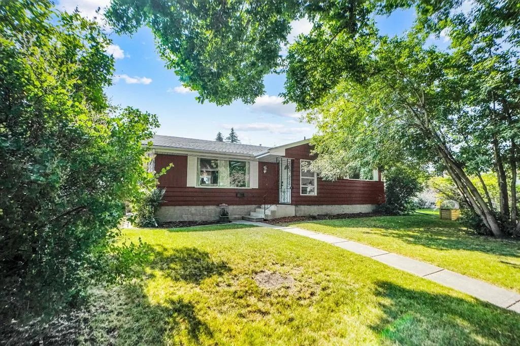 1447 Northmount Drive NW