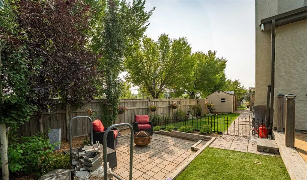 45 Mahogany Pointe SE