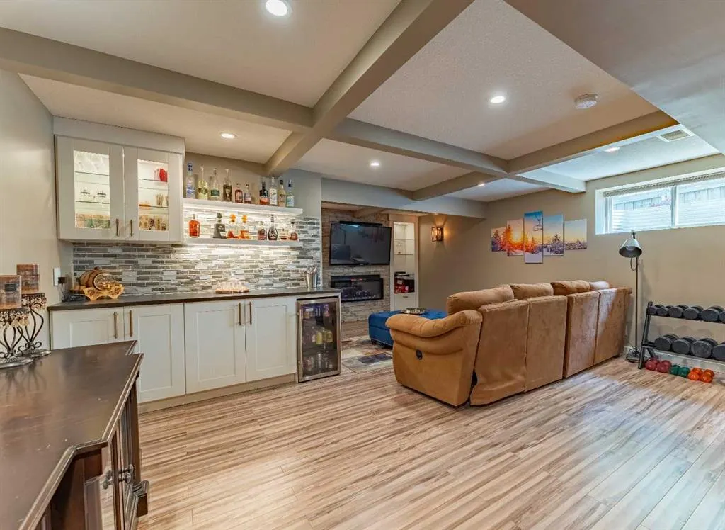 45 Mahogany Pointe SE