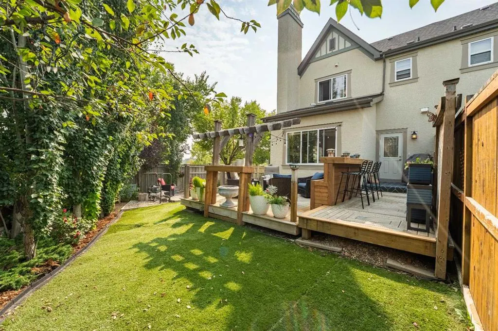 45 Mahogany Pointe SE