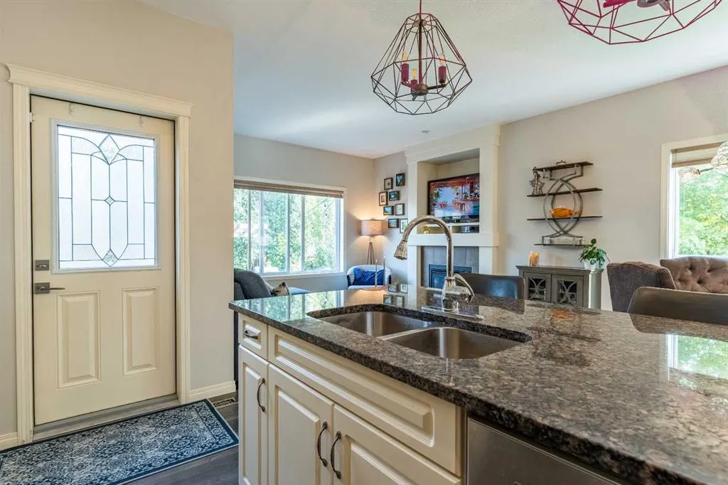 45 Mahogany Pointe SE