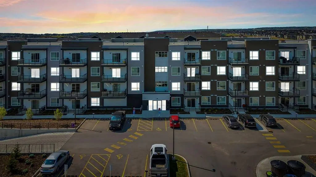 33 Carringham Gate NW, #3204