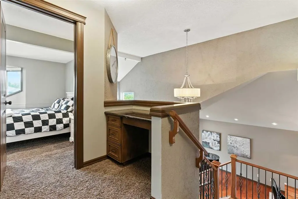 227 Shawnee Mews SW