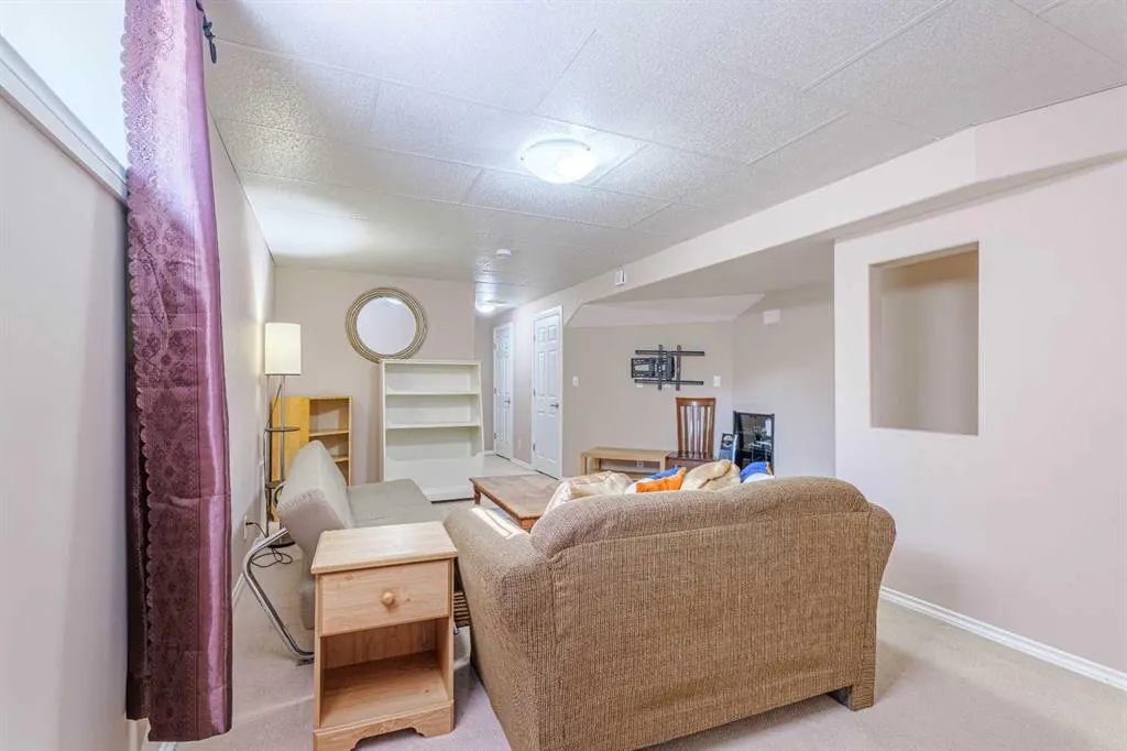 35 Bridlecrest Road SW