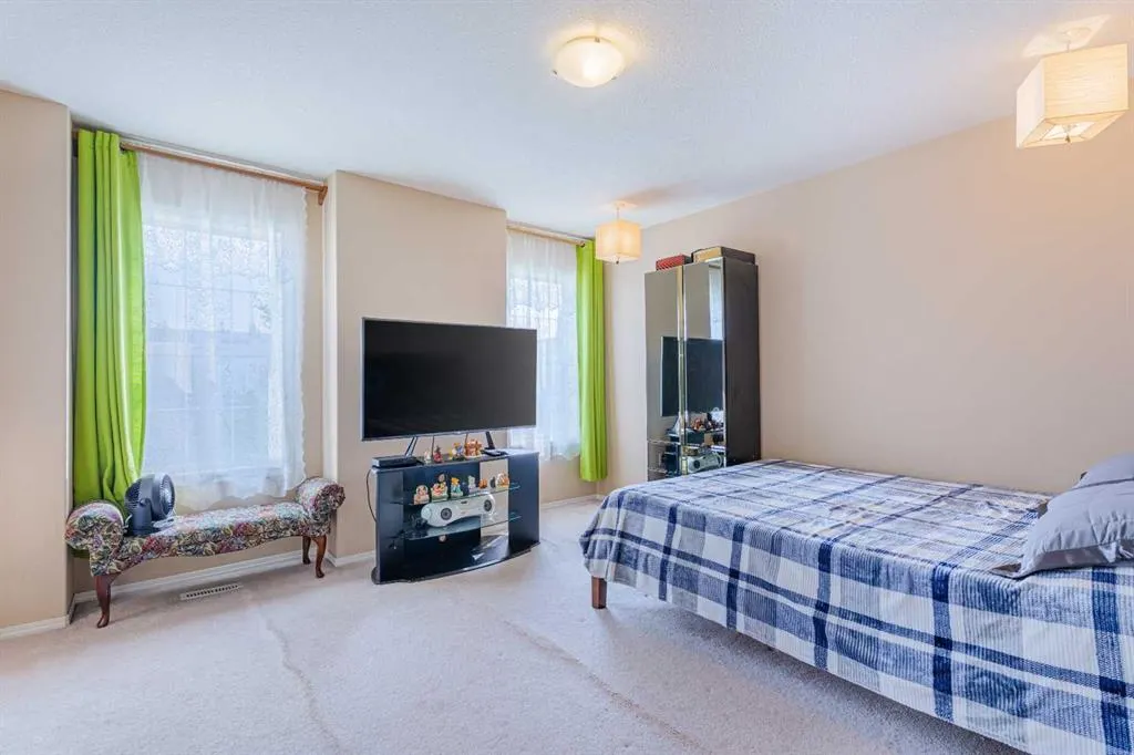 35 Bridlecrest Road SW