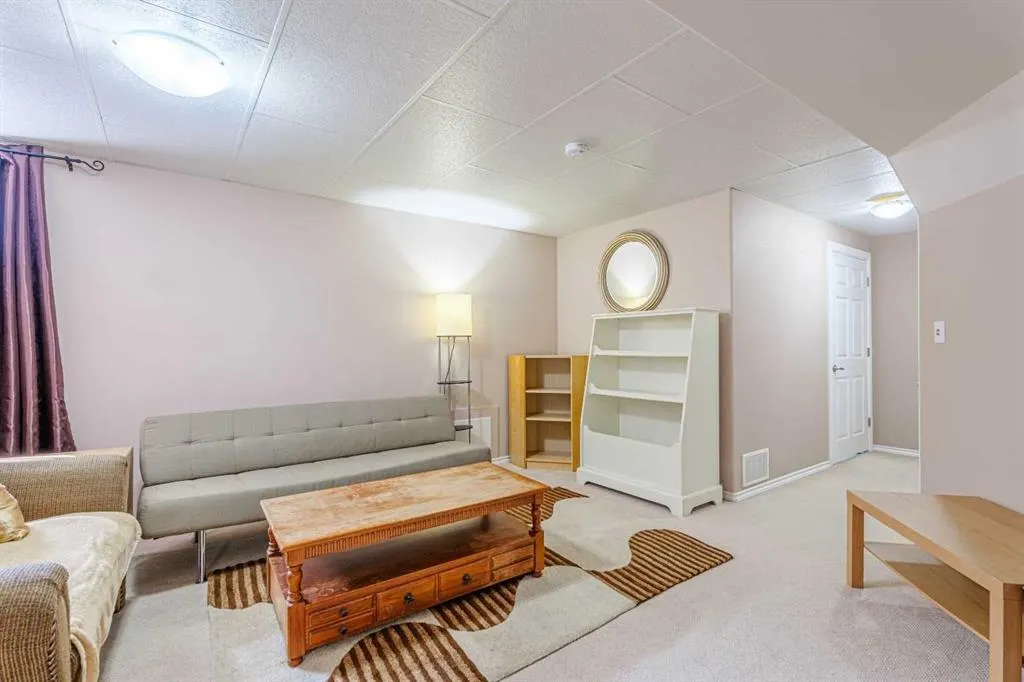 35 Bridlecrest Road SW