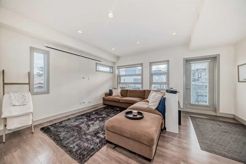 1707 27 Avenue SW, #204