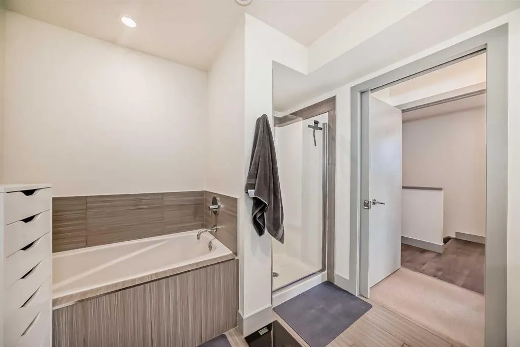 1707 27 Avenue SW, #204