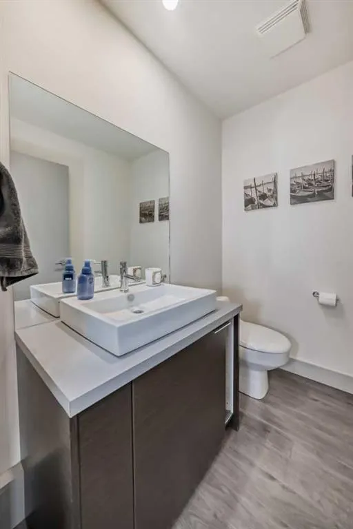 1707 27 Avenue SW, #204