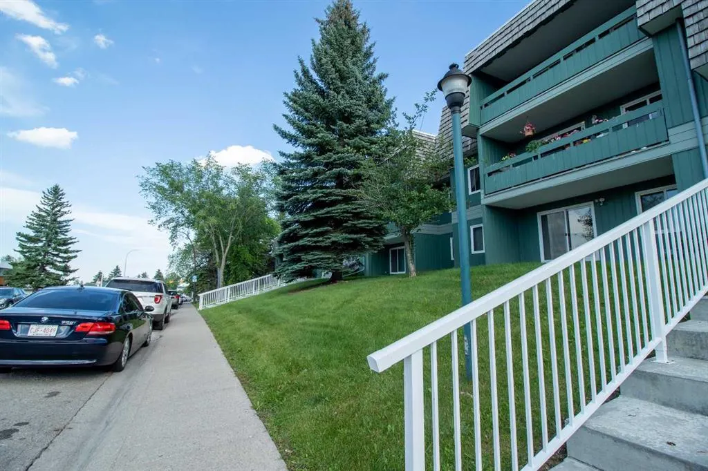 315 Southampton Drive SW, #6202