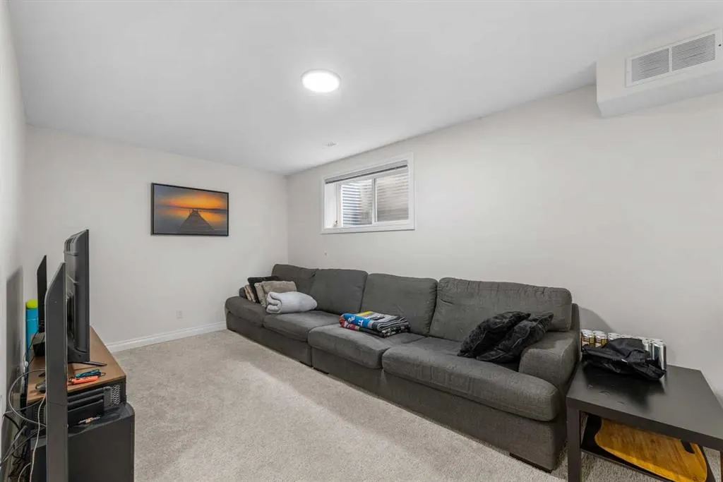 27 Cedarwood Lane SW