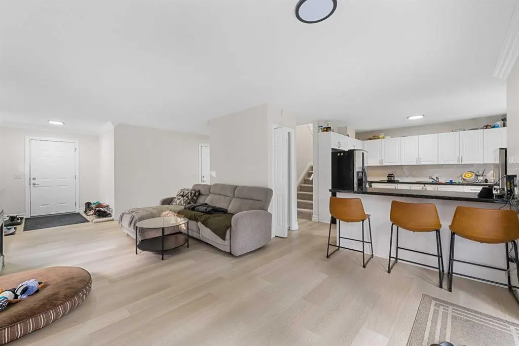 27 Cedarwood Lane SW
