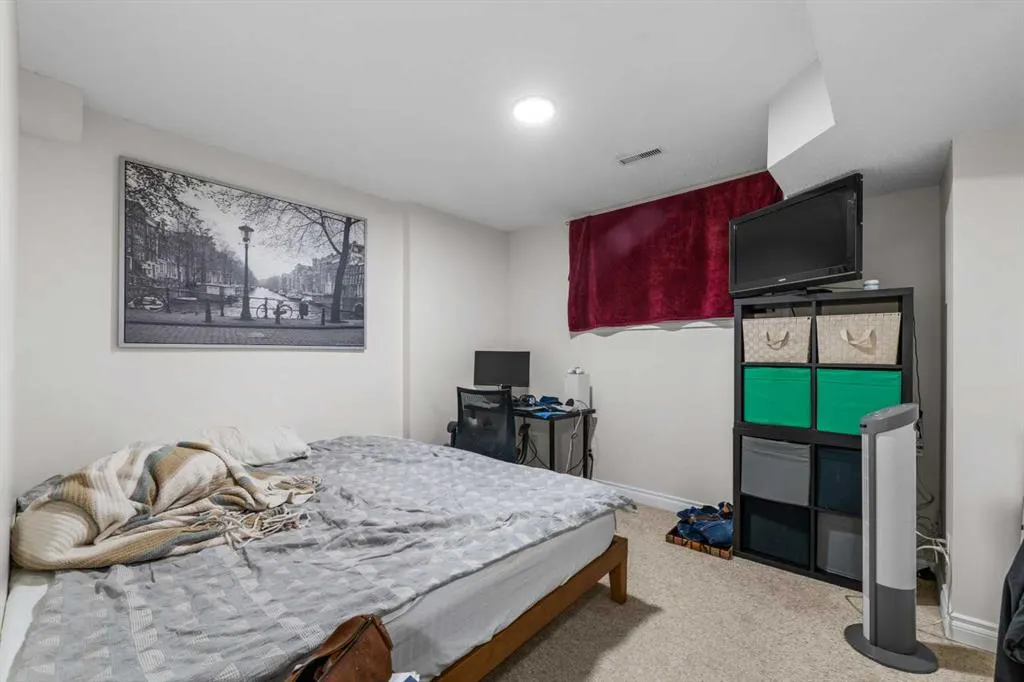 27 Cedarwood Lane SW
