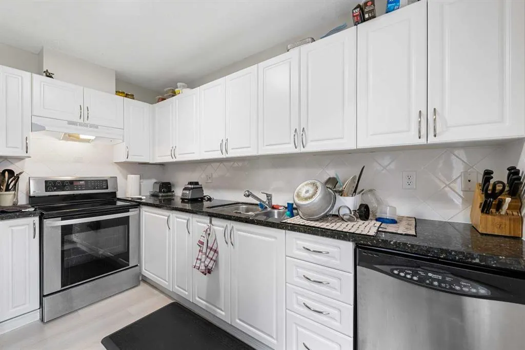 27 Cedarwood Lane SW