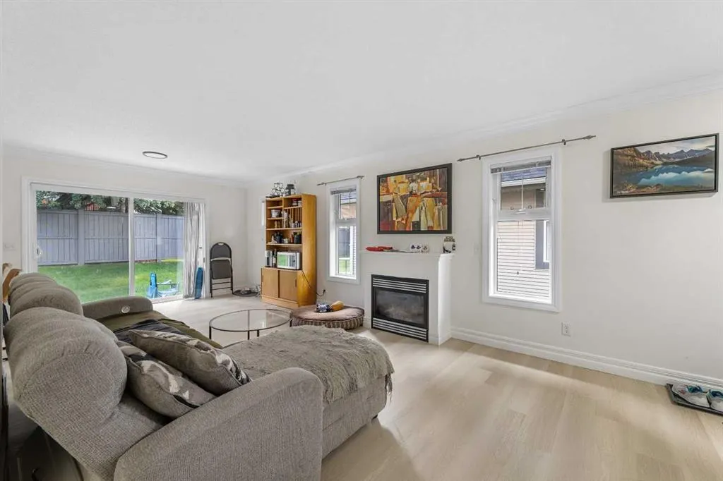 27 Cedarwood Lane SW