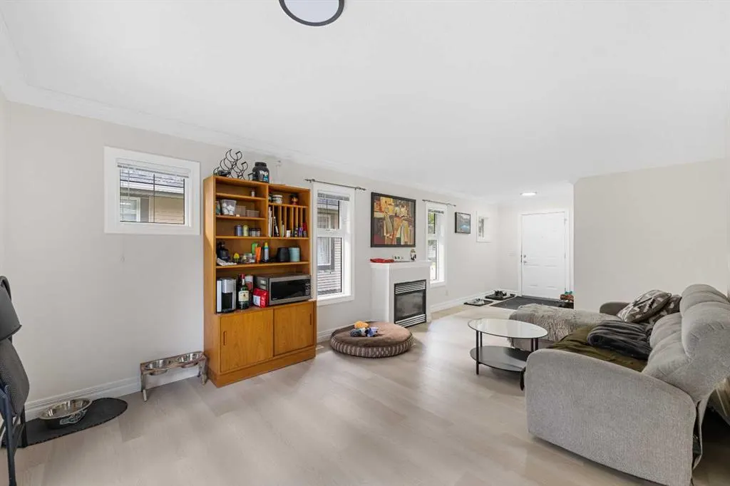 27 Cedarwood Lane SW