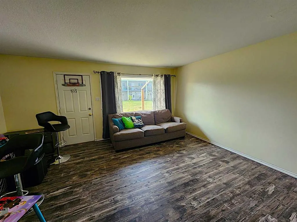 4719 33 Street, #402