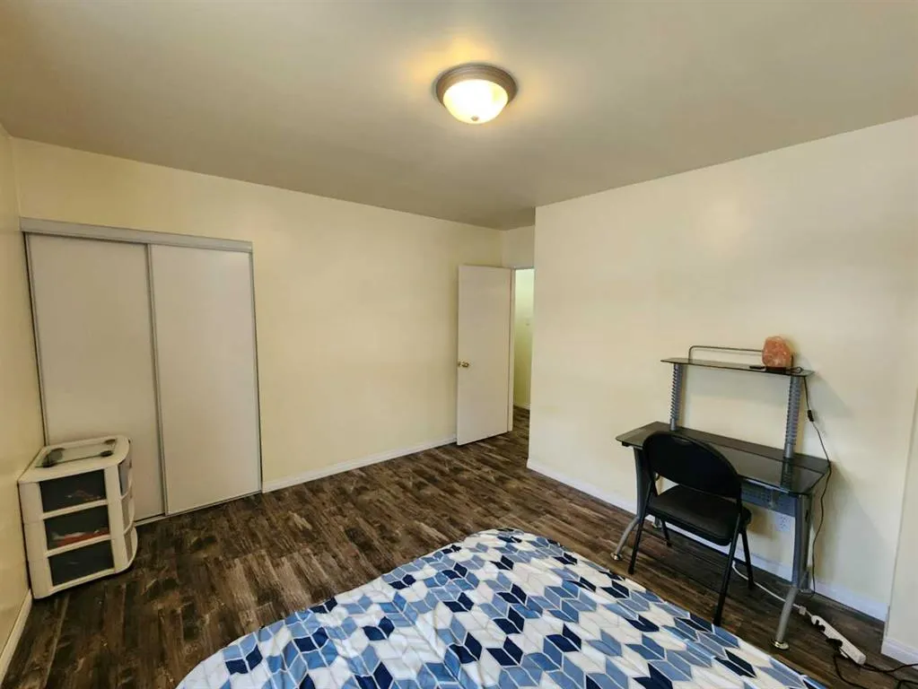 4719 33 Street, #402
