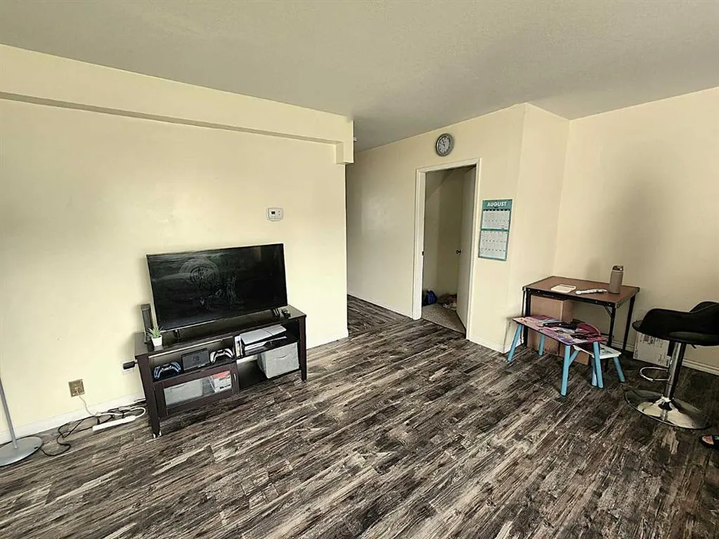 4719 33 Street, #402